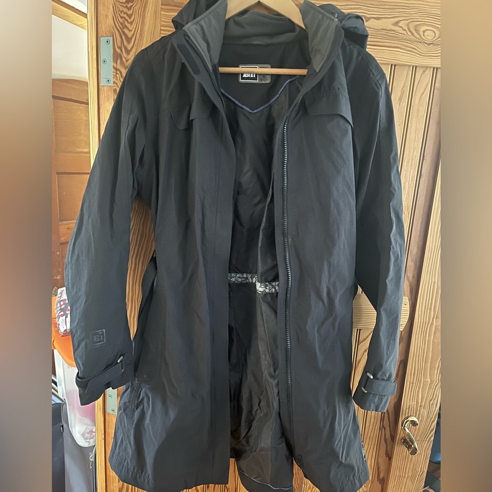 Women’s trench style rain jacket